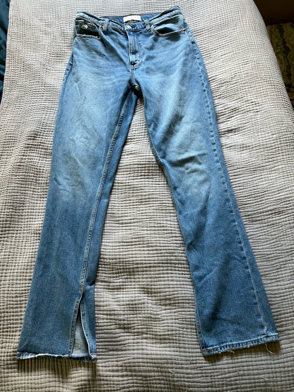 Abercrombie & Fitch Women's 90s Vintage Medium Blue Straight Leg Jeans